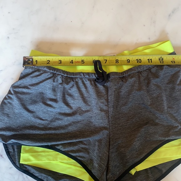 Nike running shorts Small - Picture 7 of 8
